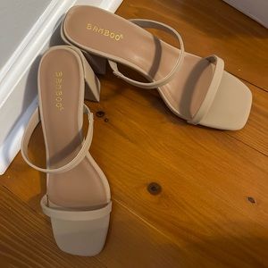 NWT Bamboo Low Chunky Nude Heel